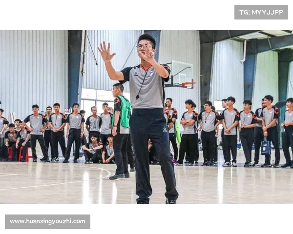 中国篮协推动裁判培训提升判罚水平助力篮球赛事公正性和专业化发展 中国篮协推动裁判培训提升判罚水平助力篮球赛事公正性和专业化发展